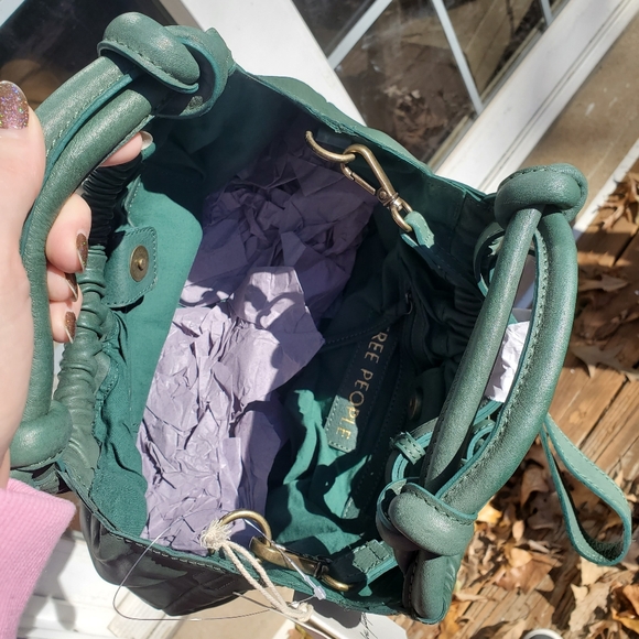 Free People head over hill crossbody leather bag in holly - Picture 2 of 9